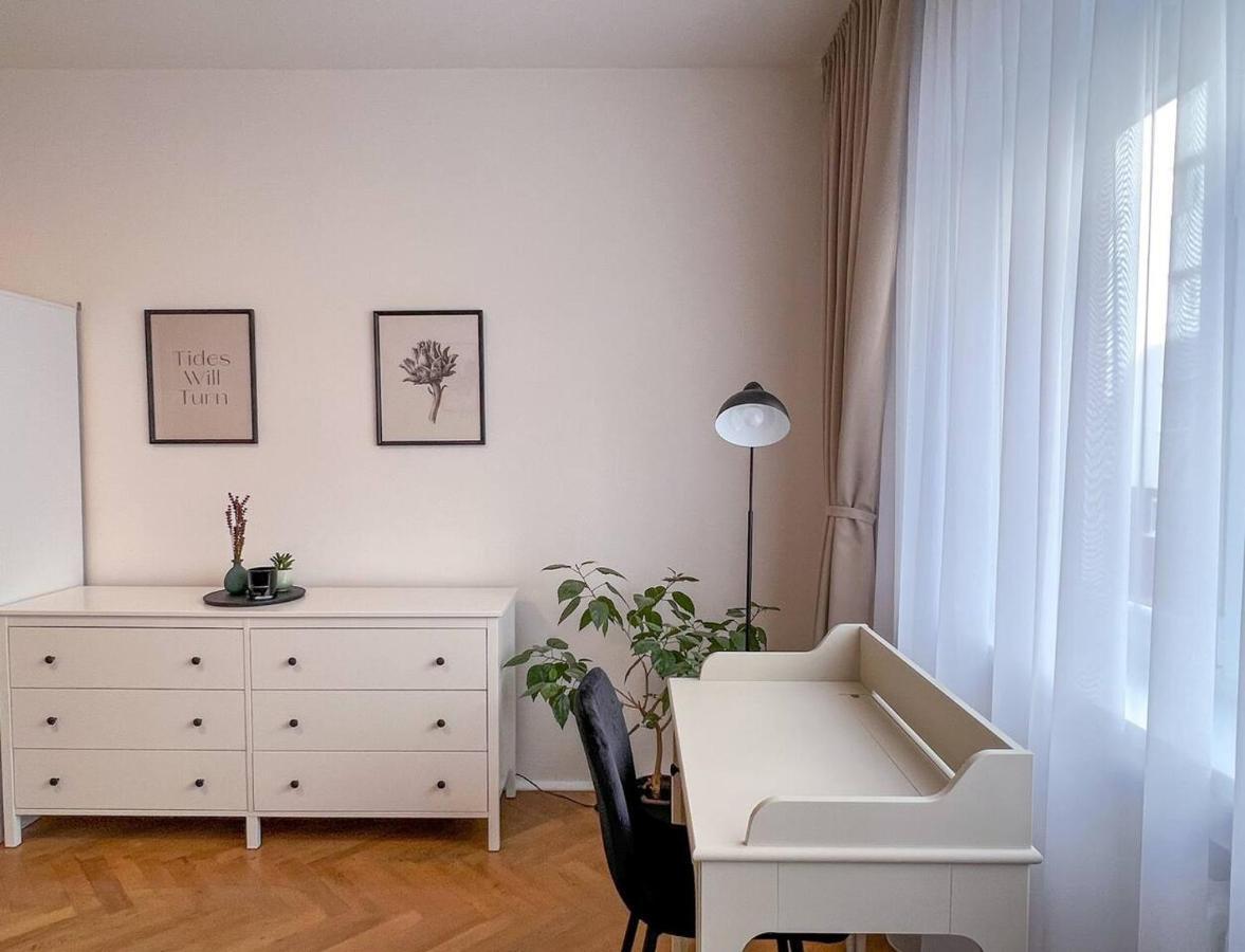 96M2 Of Comfort And Style: 4Bd Apartment In Old Town Bratislava Exteriör bild